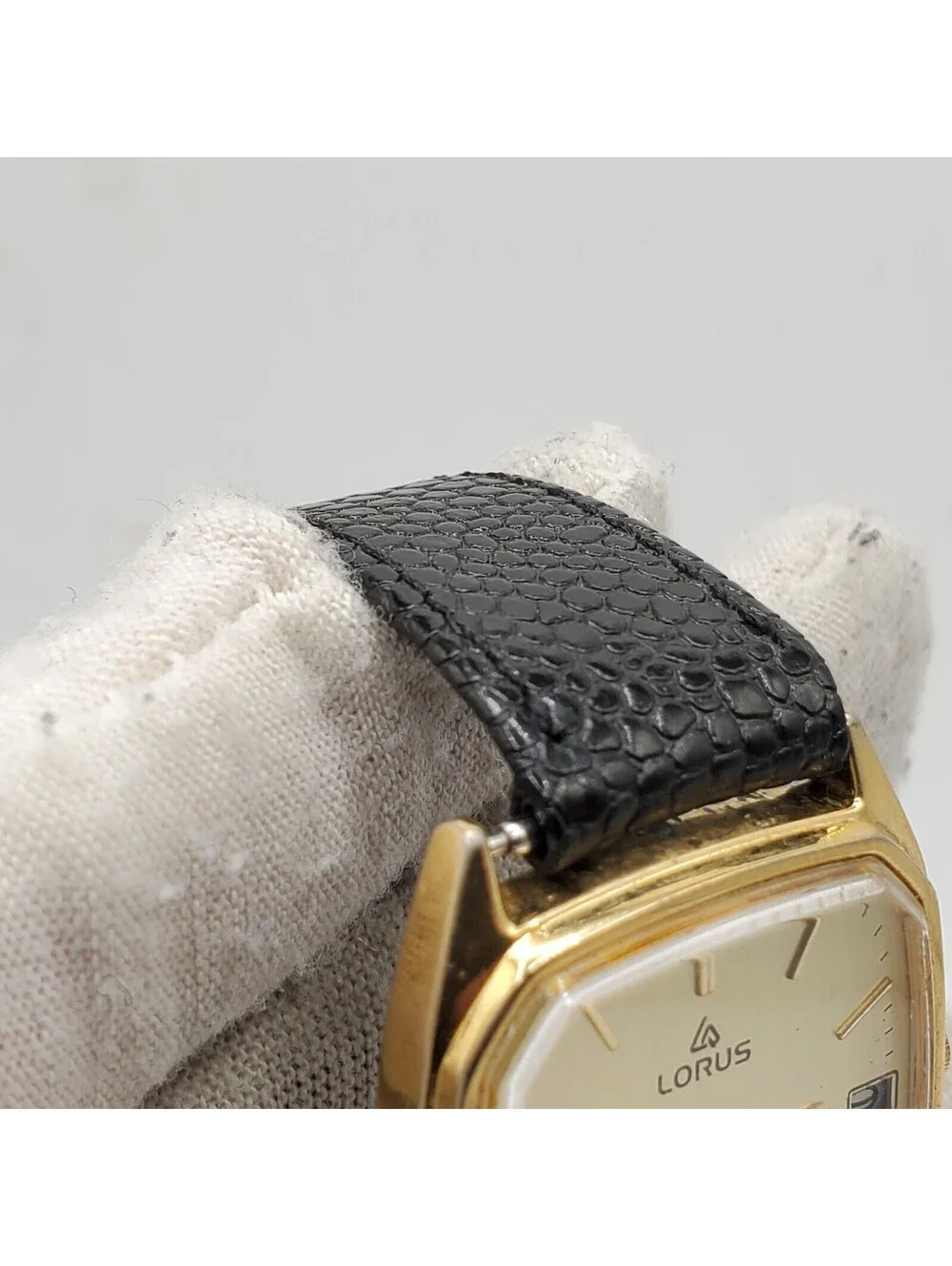 Lorus Watch Women New Battery Gold Tone Date Dial Black Leather Band 23mm READ